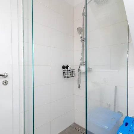 Appartement Small Private House With A Terrace In *