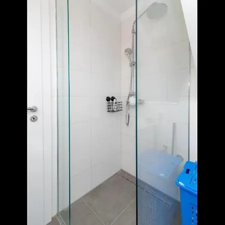Appartement Small Private House With A Terrace In *